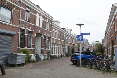 914262 Gezicht in de Lombokstraat te Utrecht, uit het noordwesten, met de huizen nrs. 28 -hoger.